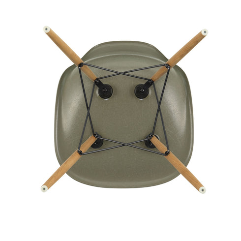 Cadeira Eames em Fibra de Vidro DSW / Base Freixo